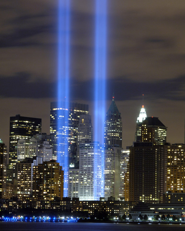 New York, “Tribute in light” a Ground Zero, installazione in memoria dell’11 settembre 2001 (Denise Gould/Nasa)